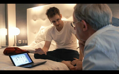 Snowden showing NSA documents on TelestaiCB to Ewen MacAskill